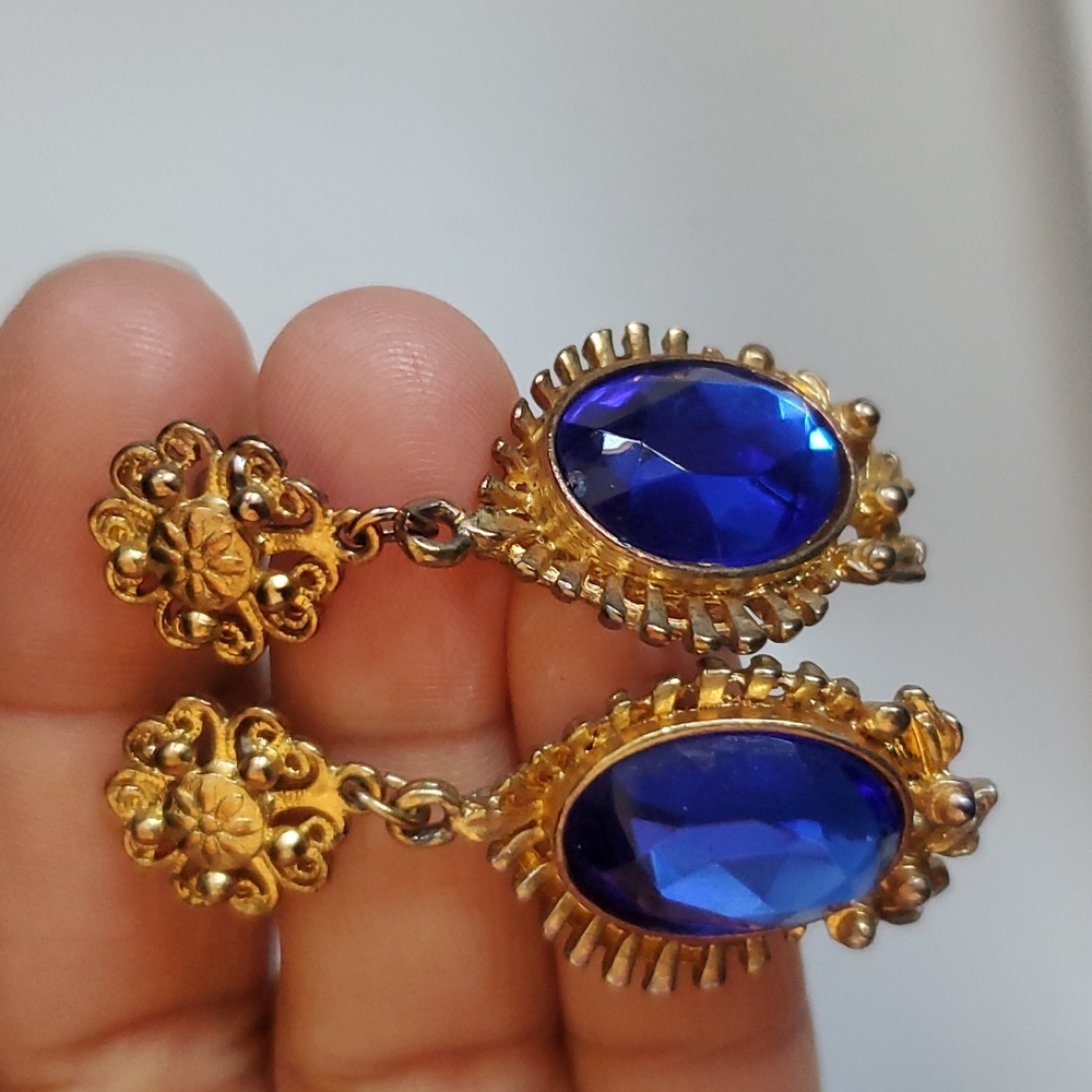 Fashion blue earrings.